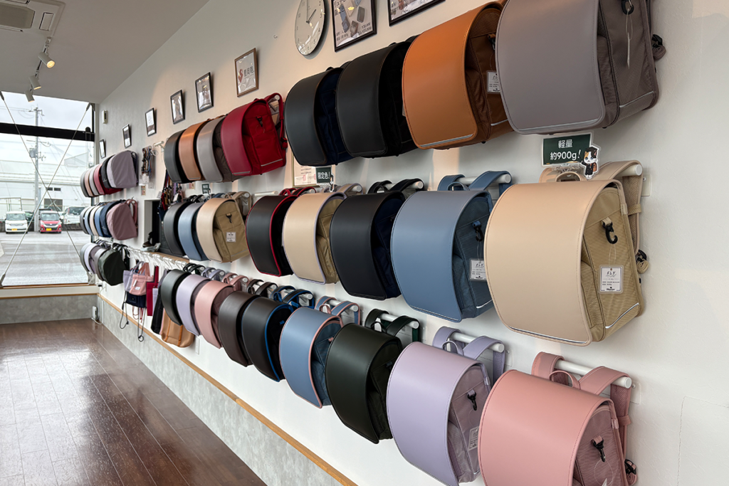 27年度リュッセルランドセルが本店ショップに展示されている